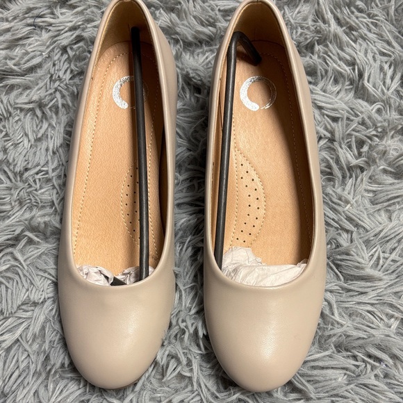 Journee Collection Shoes - NWT Journee Collection Saur Pumps in Grey